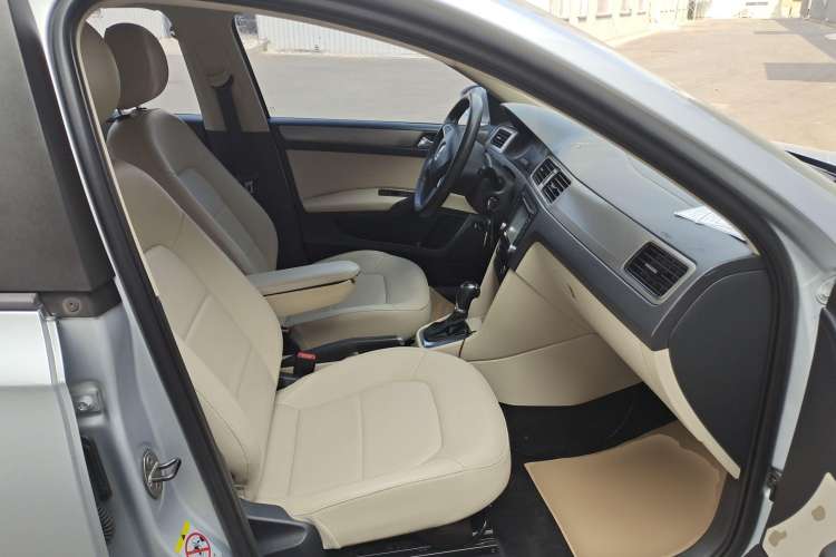 Used Skoda Rapid 2013 1.6L Automatic Preferred Model Right Front Seat