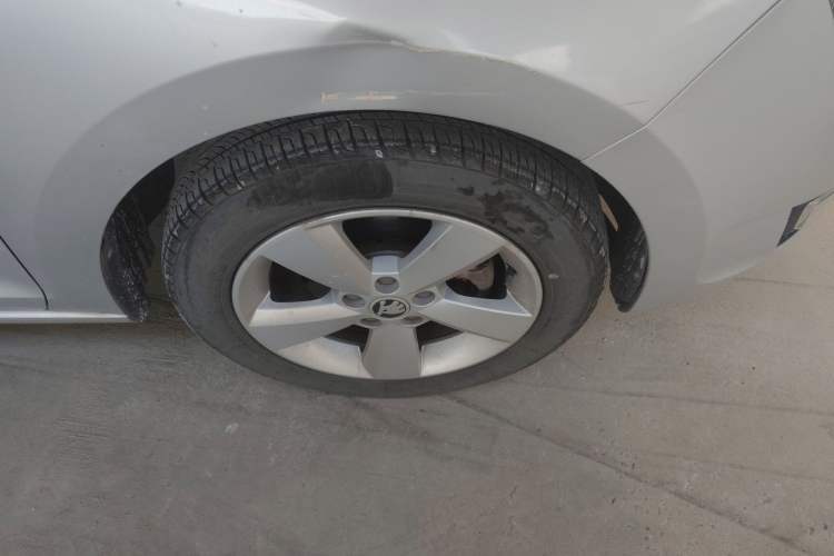 Used Skoda Rapid 2013 1.6L Manual Smart Selection Model Right Front Wheel Hub