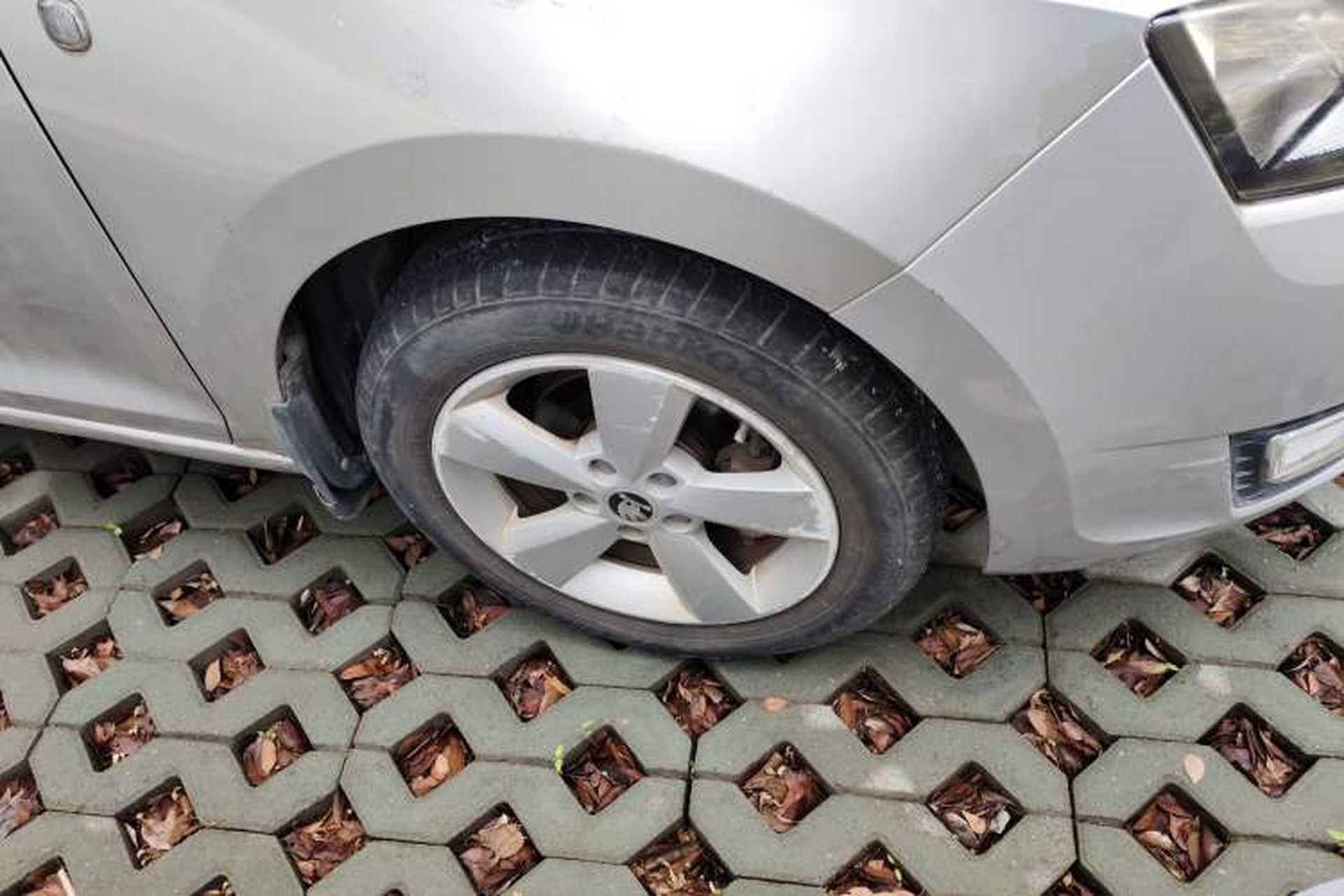Used Skoda Rapid 2013 1.6L Manual Smart Selection Model Right Front Wheel Hub