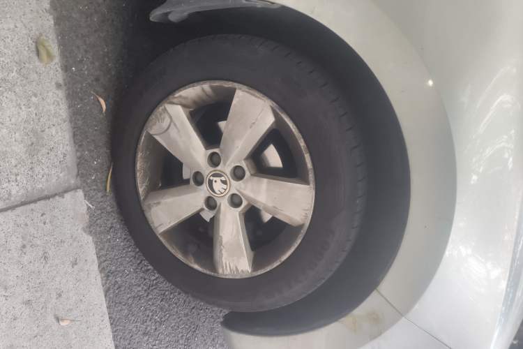 Used Skoda Rapid 2013 1.6L Automatic Smart Selection Model Right Front Wheel Hub