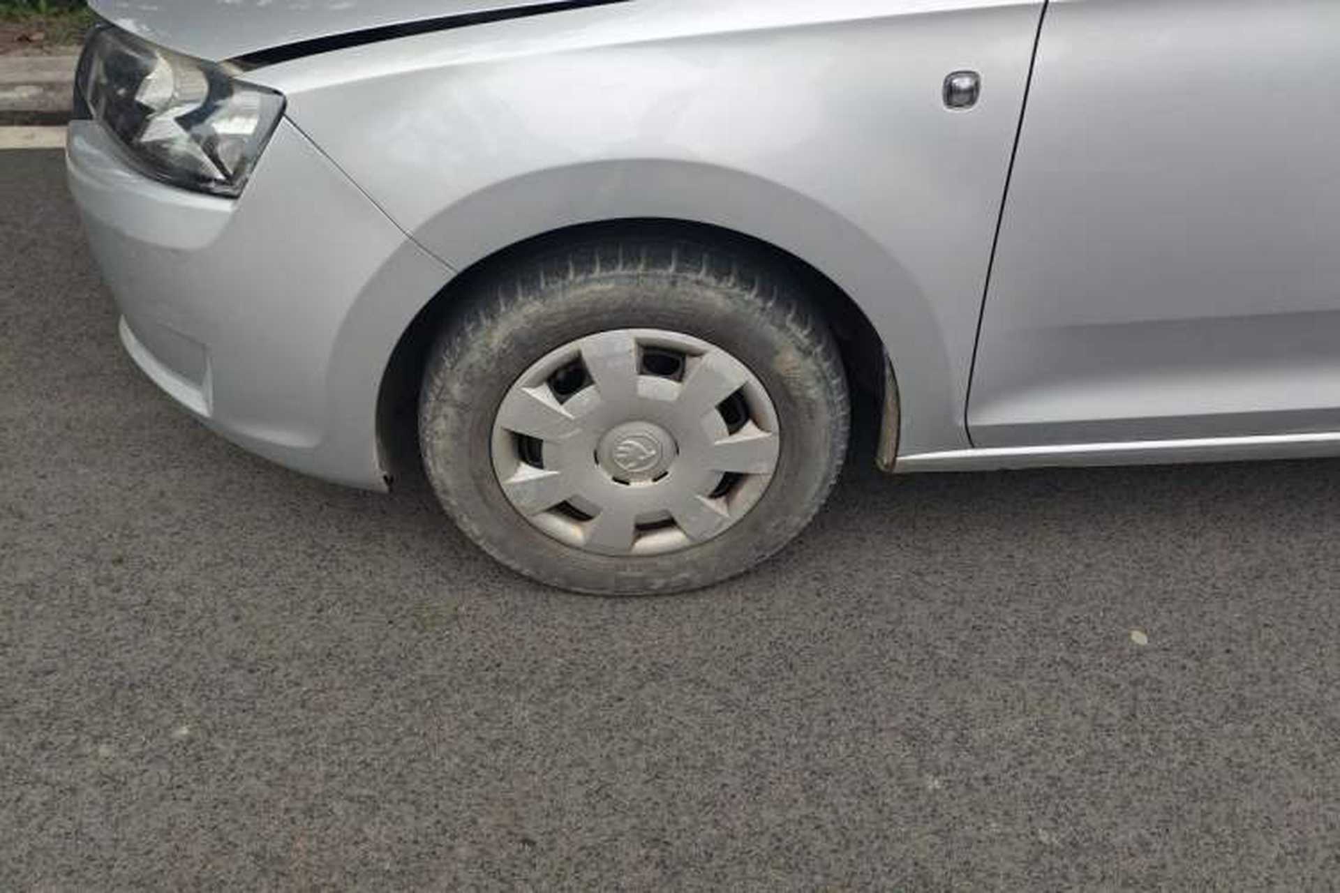 Used Skoda Rapid 2013 1.4L Manual Enjoyment Model Right Front Wheel Hub