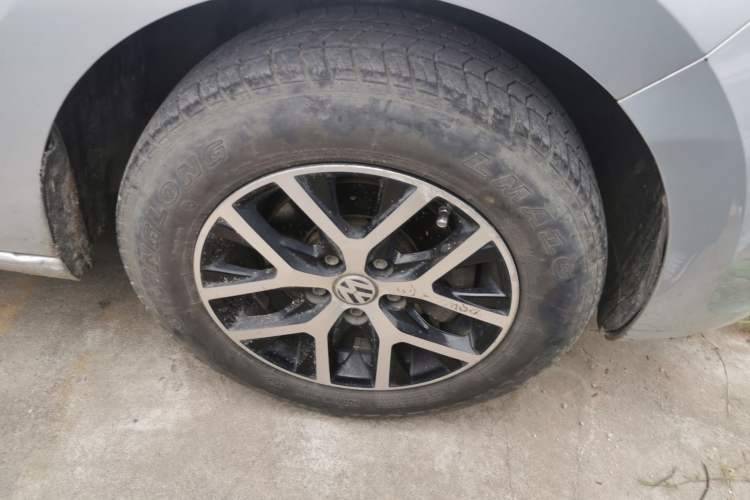 Used Skoda Rapid 2013 1.4L Manual Enjoyment Model Right Front Wheel Hub