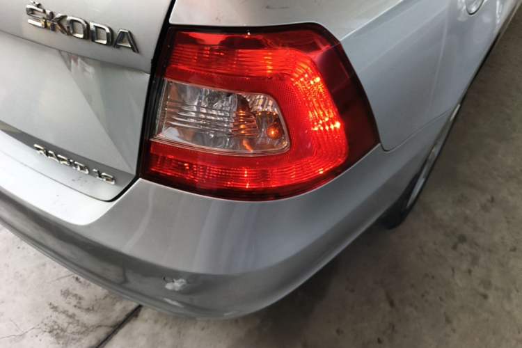 Used Skoda Rapid 2013 1.6L Automatic Smart Selection Model Right Rear Taillight