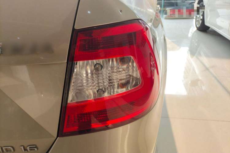 Used Skoda Rapid 2013 1.6L Automatic Smart Selection Model Right Rear Taillight