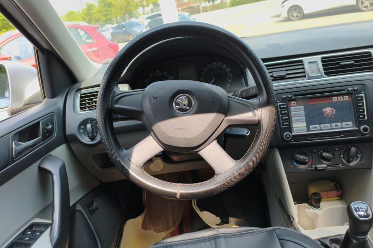Used Skoda Rapid 2013 1.6L Manual Smart Selection Model Steering Wheel