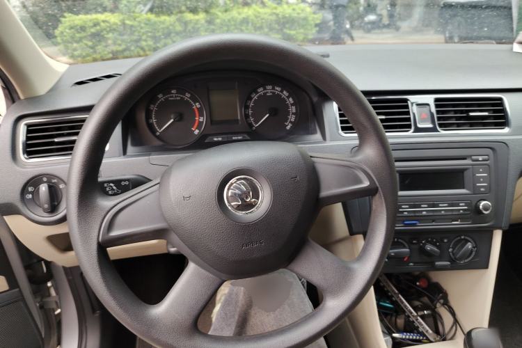 Used Skoda Rapid 2013 1.6L Manual Smart Selection Model Steering Wheel