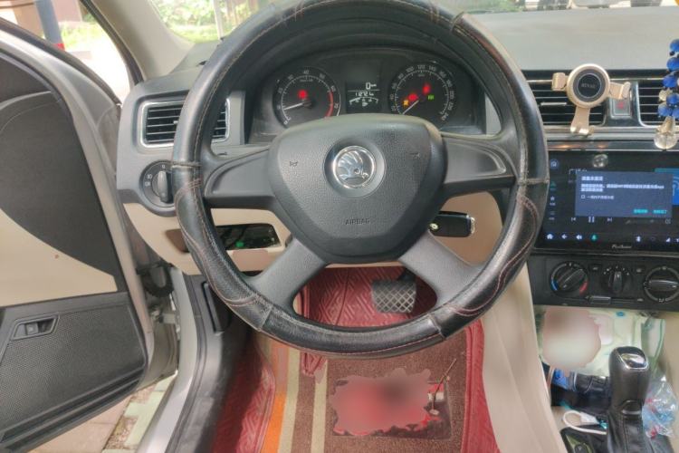 Used Skoda Rapid 2013 1.6L Automatic Smart Selection Model Steering Wheel