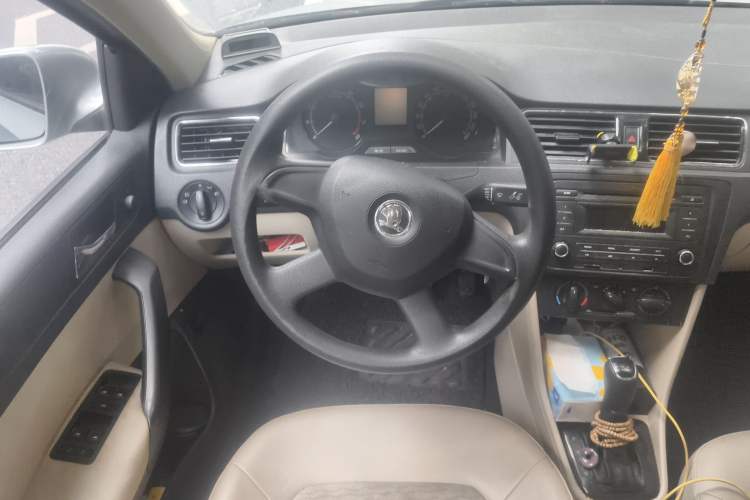 Used Skoda Rapid 2013 1.6L Automatic Smart Selection Model Steering Wheel