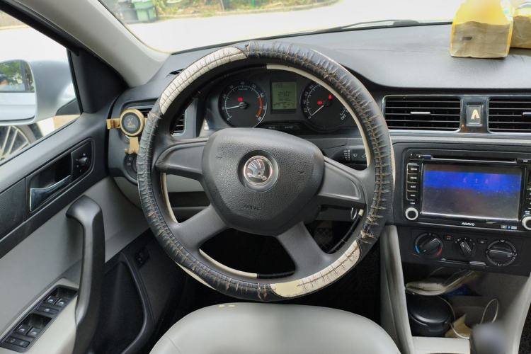 Used Skoda Rapid 2013 1.6L Manual Smart Selection Model Steering Wheel