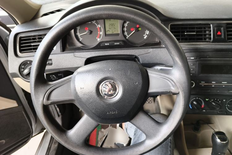 Used Skoda Rapid 2013 1.6L Automatic Smart Selection Model Steering Wheel