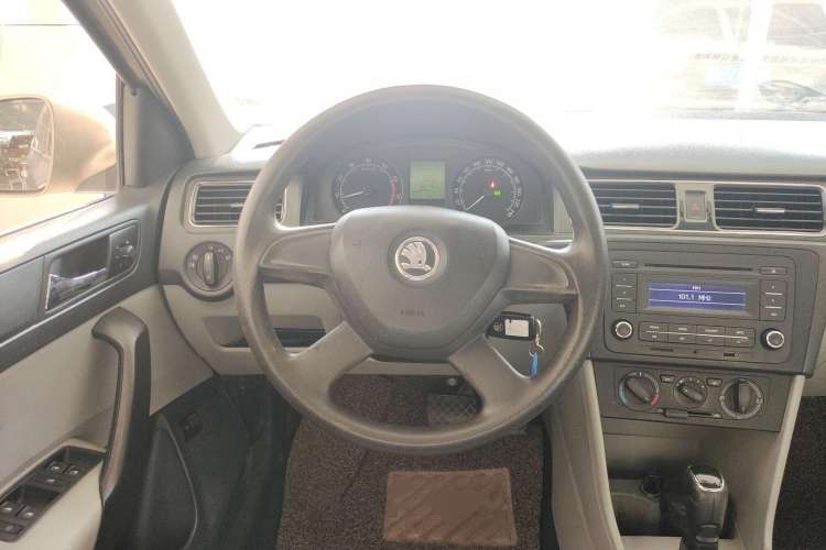 Used Skoda Rapid 2013 1.6L Automatic Smart Selection Model Steering Wheel