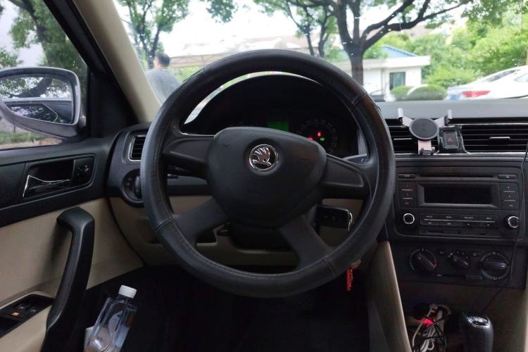 Used Skoda Rapid 2013 1.6L Automatic Smart Selection Model Steering Wheel