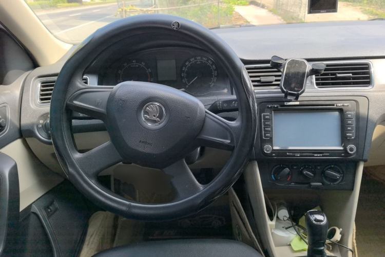 Used Skoda Rapid 2013 1.6L Automatic Smart Selection Model Steering Wheel