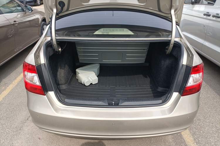 Used Skoda Rapid 2013 1.6L Automatic Smart Selection Model Trunk