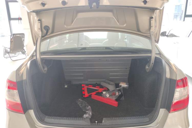 Used Skoda Rapid 2013 1.6L Automatic Smart Selection Model Trunk