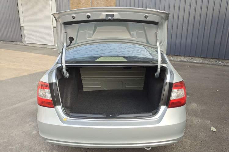 Used Skoda Rapid 2013 1.6L Automatic Preferred Model Trunk