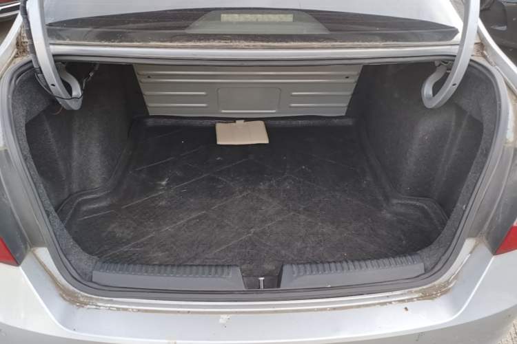 Used Skoda Rapid 2013 1.6L Automatic Smart Selection Model Trunk