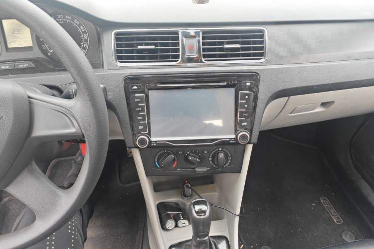 Used Skoda Rapid 2013 1.6L Automatic Smart Selection Model Audio And AC Panel