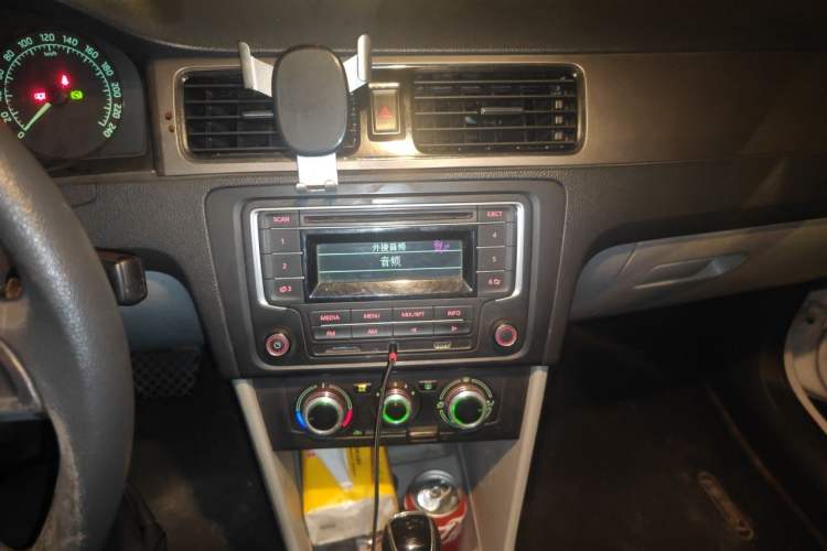 Used Skoda Rapid 2013 1.6L Automatic Enjoyment Model Audio And AC Panel