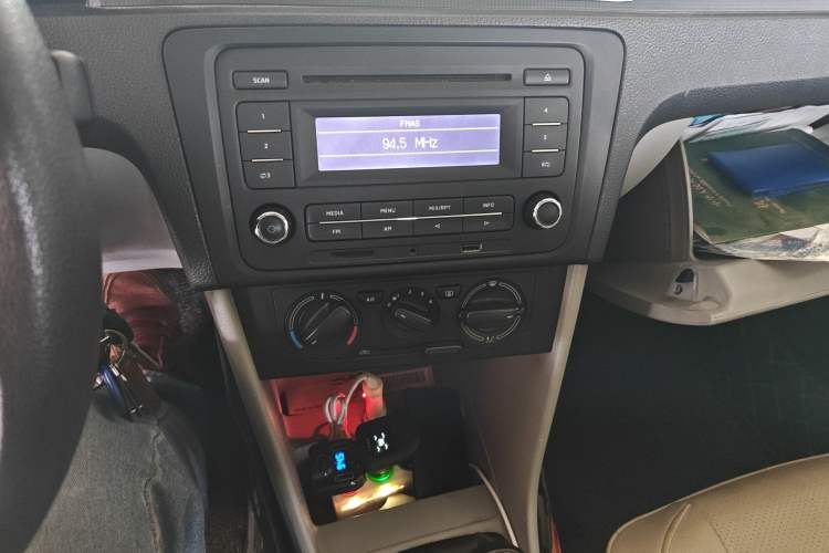 Used Skoda Rapid 2013 1.6L Manual Smart Selection Model Audio And AC Panel