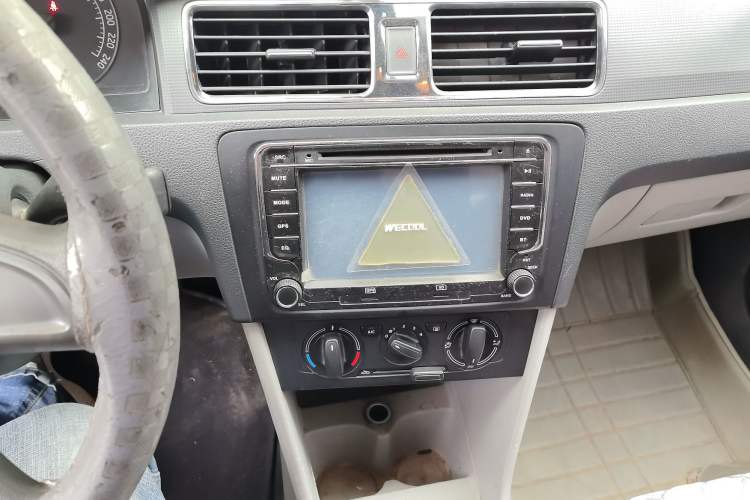 Used Skoda Rapid 2013 1.6L Manual Smart Selection Model Audio And AC Panel