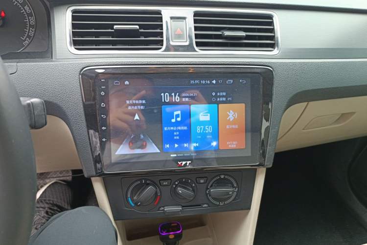 Used Skoda Rapid 2013 1.6L Automatic Smart Selection Model Audio And AC Panel