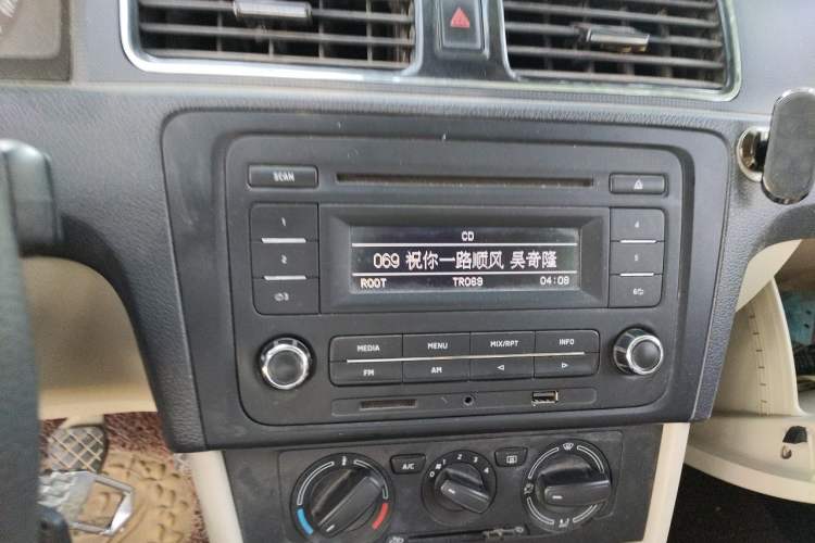 Used Skoda Rapid 2013 1.6L Manual Smart Selection Model Audio And AC Panel
