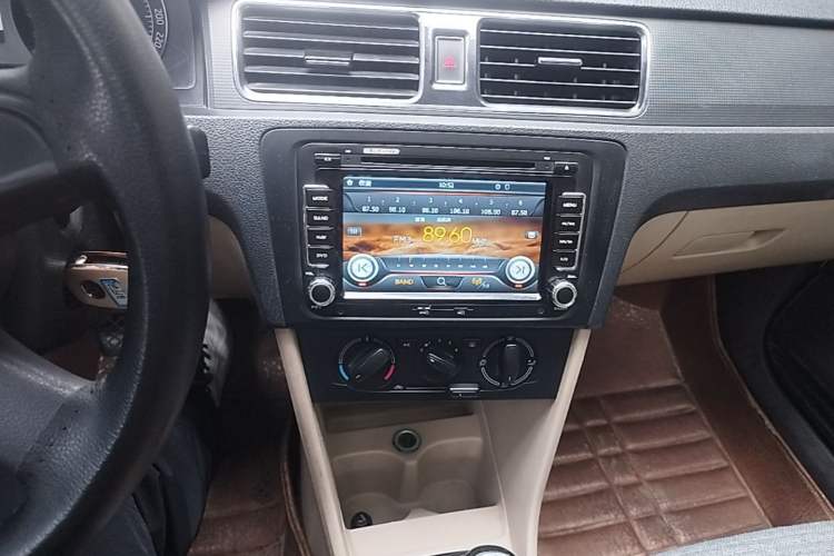 Used Skoda Rapid 2013 1.4L Manual Smart Selection Trim Audio And AC Panel