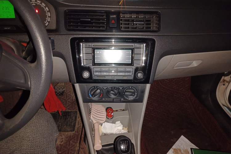 Used Skoda Rapid 2013 1.4L Manual Enjoyment Model Audio And AC Panel