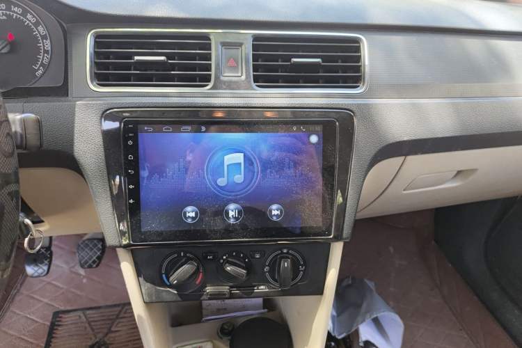 Used Skoda Rapid 2013 1.6L Manual Smart Selection Model Audio And AC Panel