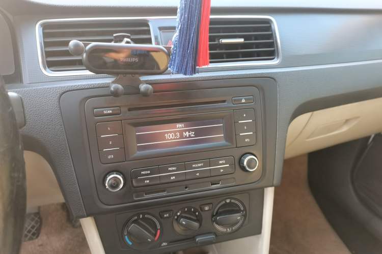 Used Skoda Rapid 2013 1.6L Manual Smart Selection Model Audio And AC Panel