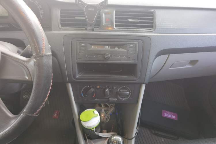 Used Skoda Rapid 2013 1.6L Manual Enjoyment Model Audio And AC Panel
