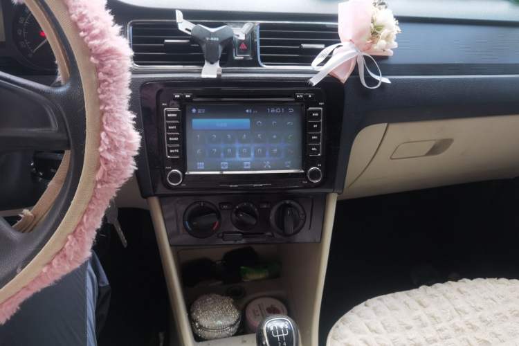 Used Skoda Rapid 2013 1.4L Manual Smart Selection Trim Audio And AC Panel