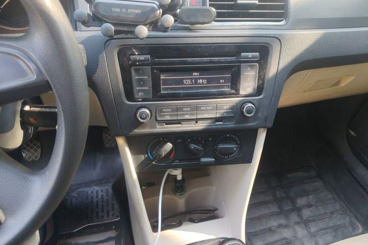 Used Skoda Rapid 2013 1.6L Manual Smart Selection Model Audio And AC Panel