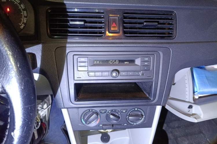 Used Skoda Rapid 2013 1.6L Manual Enjoyment Model Audio And AC Panel