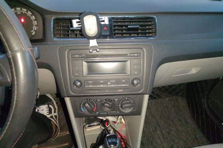 Used Skoda Rapid 2013 1.6L Automatic Smart Selection Model Audio And AC Panel
