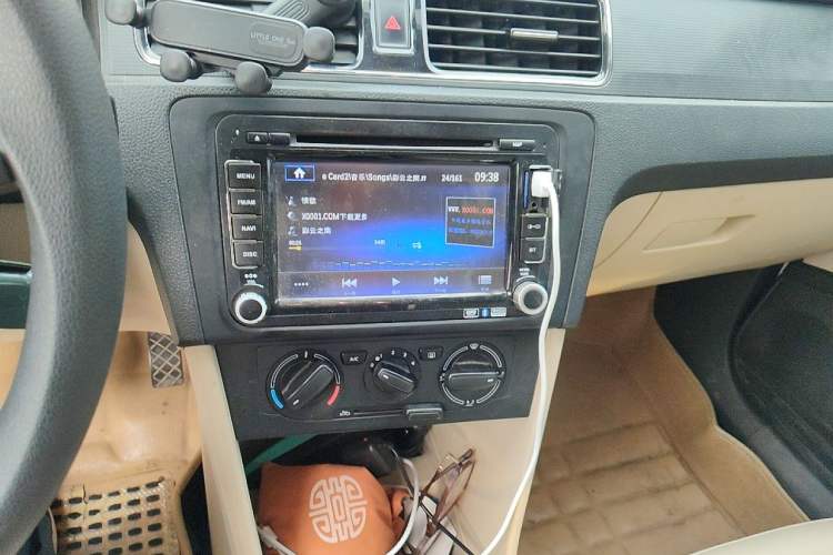 Used Skoda Rapid 2013 1.6L Manual Smart Selection Model Audio And AC Panel