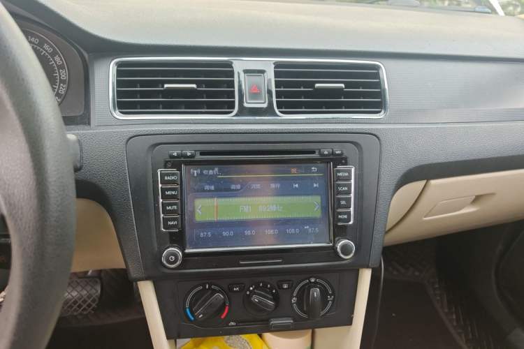 Used Skoda Rapid 2013 1.6L Automatic Smart Selection Model Audio And AC Panel