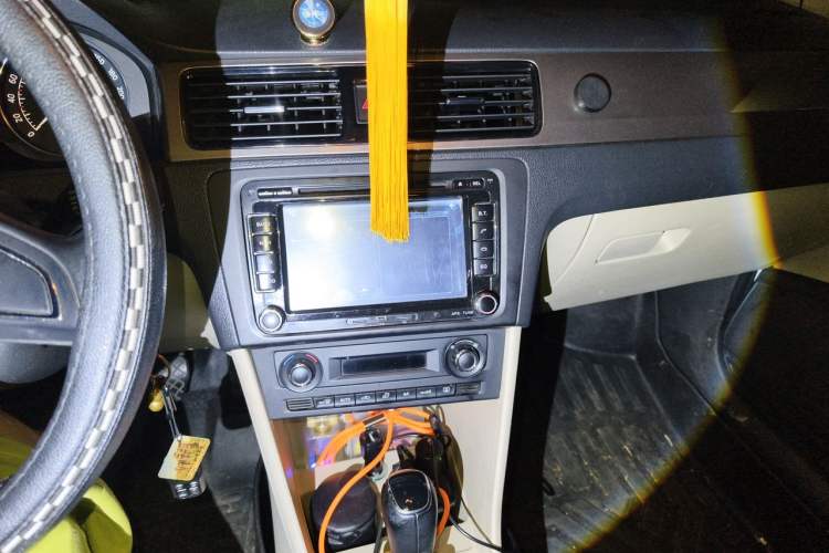 Used Skoda Rapid 2013 1.6L Automatic Preferred Model Audio And AC Panel