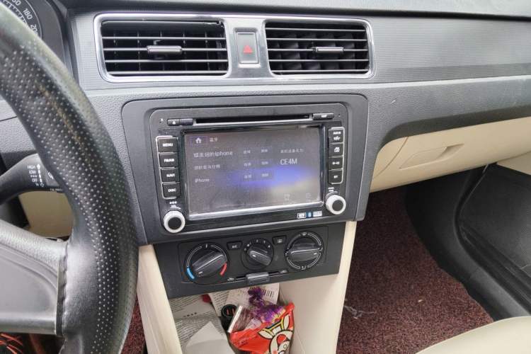 Used Skoda Rapid 2013 1.6L Manual Smart Selection Model Audio And AC Panel