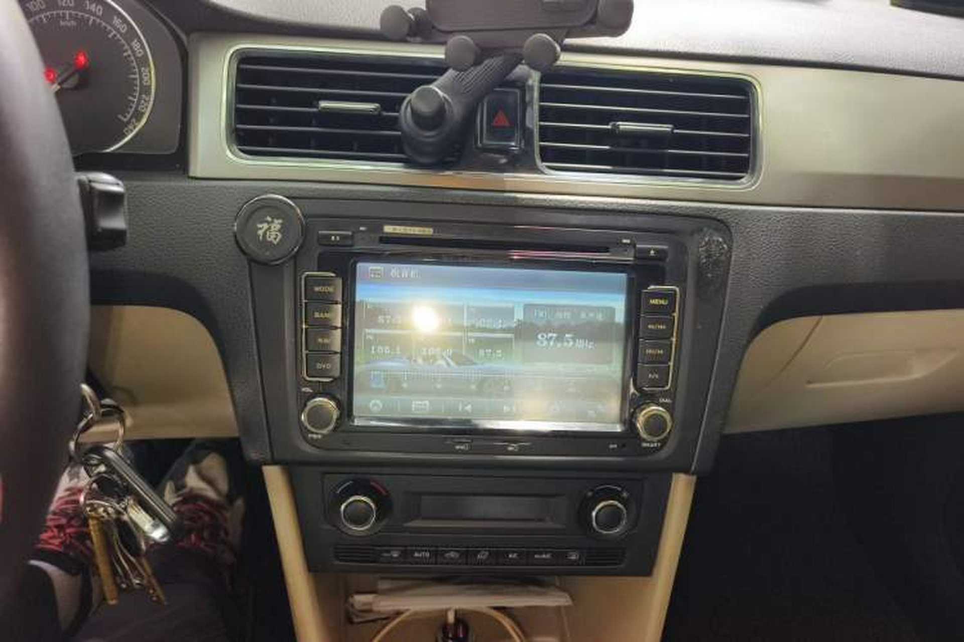 Used Skoda Rapid 2013 1.6L Manual Preferred Version Audio And AC Panel