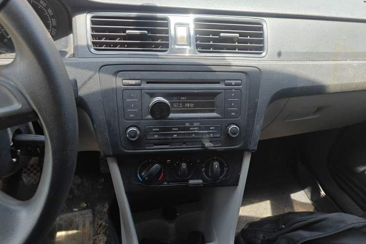 Used Skoda Rapid 2013 1.6L Manual Enjoyment Model Audio And AC Panel
