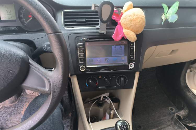 Used Skoda Rapid 2013 1.6L Manual Smart Selection Model Audio And AC Panel
