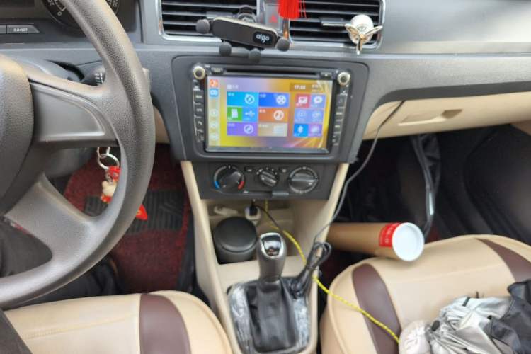 Used Skoda Rapid 2013 1.6L Automatic Smart Selection Model Audio And AC Panel