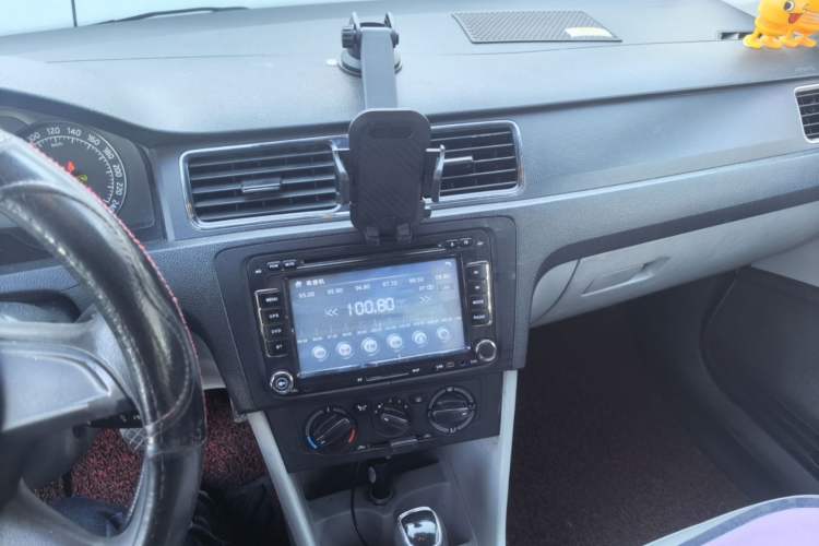 Used Skoda Rapid 2013 1.6L Automatic Smart Selection Model Audio And AC Panel