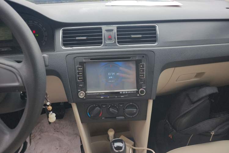 Used Skoda Rapid 2013 1.6L Automatic Smart Selection Model Audio And AC Panel