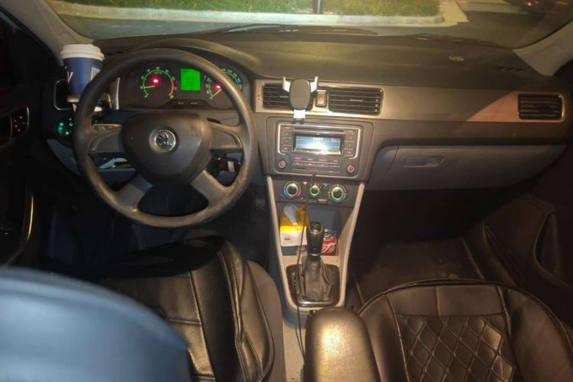 Used Skoda Rapid 2013 1.6L Automatic Enjoyment Model Center Console