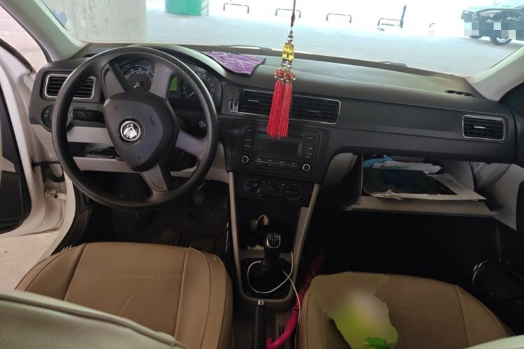 Used Skoda Rapid 2013 1.6L Manual Smart Selection Model Center Console