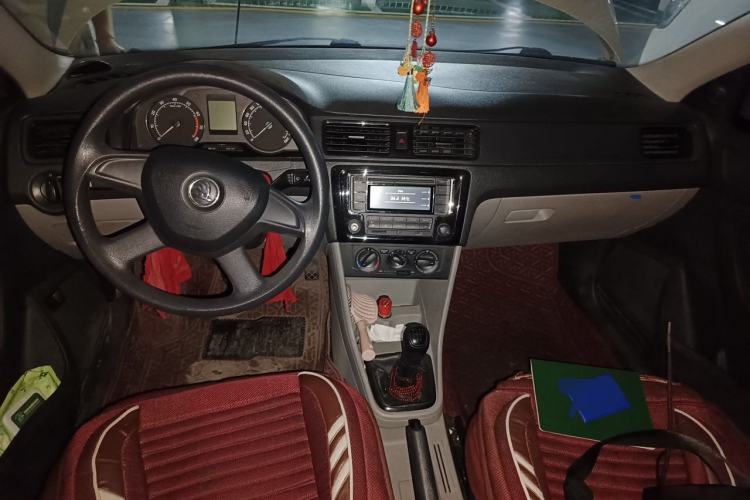 Used Skoda Rapid 2013 1.4L Manual Enjoyment Model Center Console