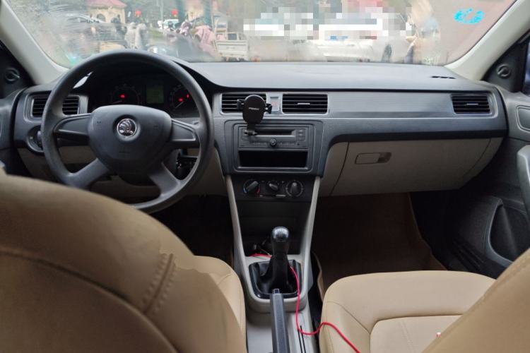 Used Skoda Rapid 2013 1.4L Manual Enjoyment Model Center Console